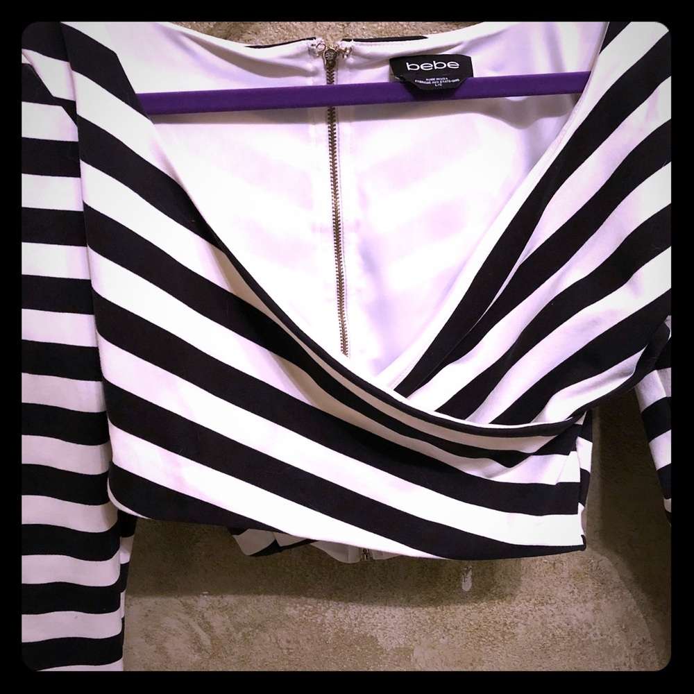 “Bebe” black&white zip-up cropped jacket